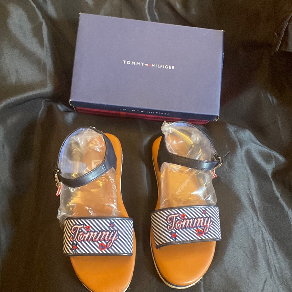 4.5 Girls TOMMY 🇲🇹 HILFIGER JENNA SIGNATURE SANDALS WHITE AND BLUE.